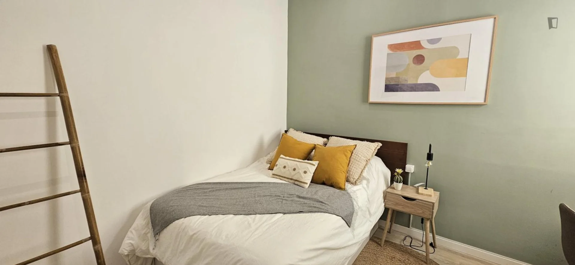 Funktionelles Studentenzimmer perfekt zum Studieren in 