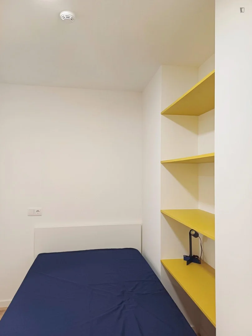 bölgesindeki öğrenciler için tam donanımlı stüdyo daire