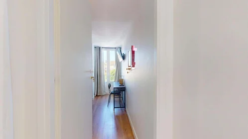 Stanza privata in 52 Cr Edouard Vaillant, 33300 Bordeaux, France, immagine 2 di 18