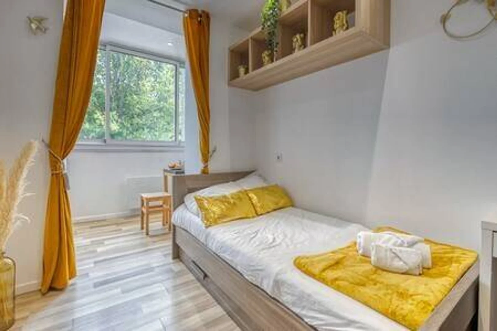 Quarto de estudante económico com localização conveniente em 