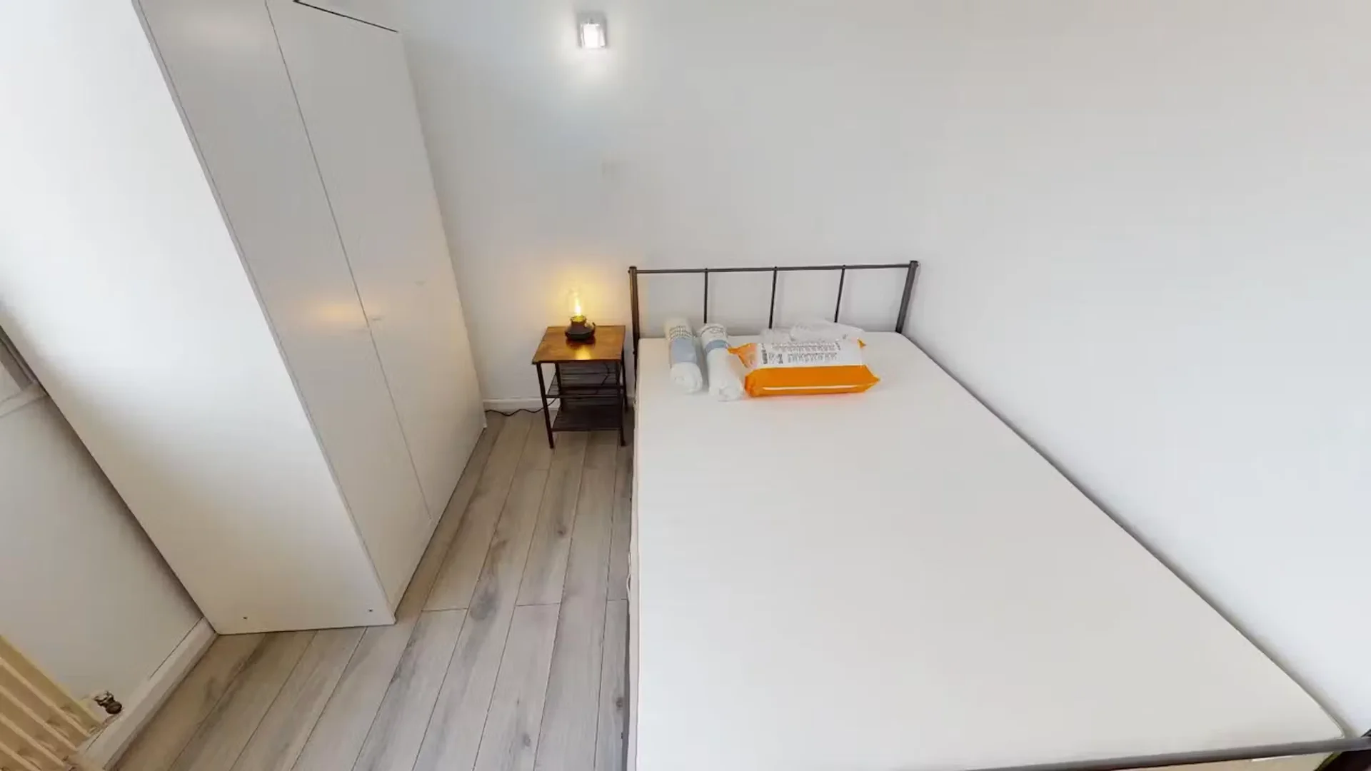 Comfortable and spacious student room in 