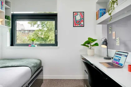 Private room at Clifton & Stewart House 1 Clifton Place Glasgow G3 7DL, image 2 of 22