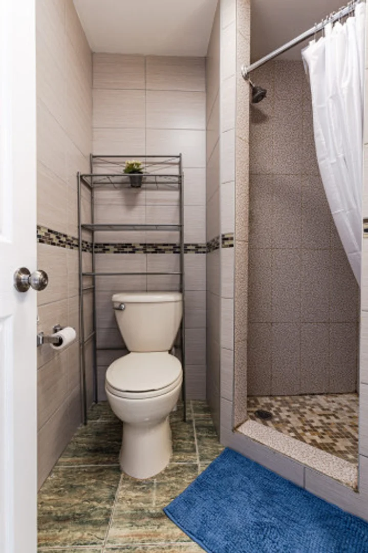 Comfortable and spacious student room in 