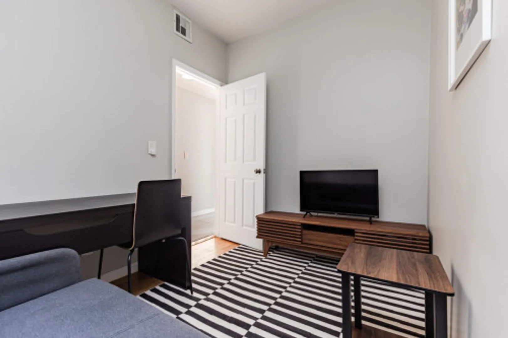 Budget-friendly student room close to campus in 