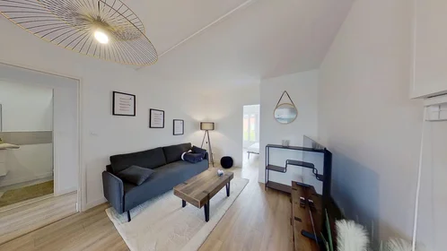 Habitación privada en 8 Avenue Rubillard, imagen 1 de 34
