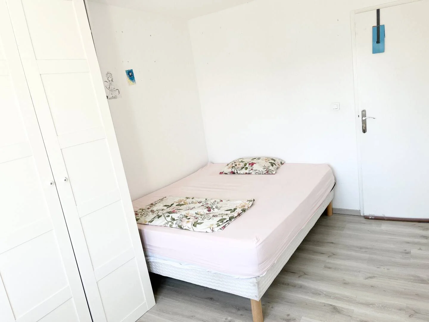 Quarto de estudante económico perto do campus em 