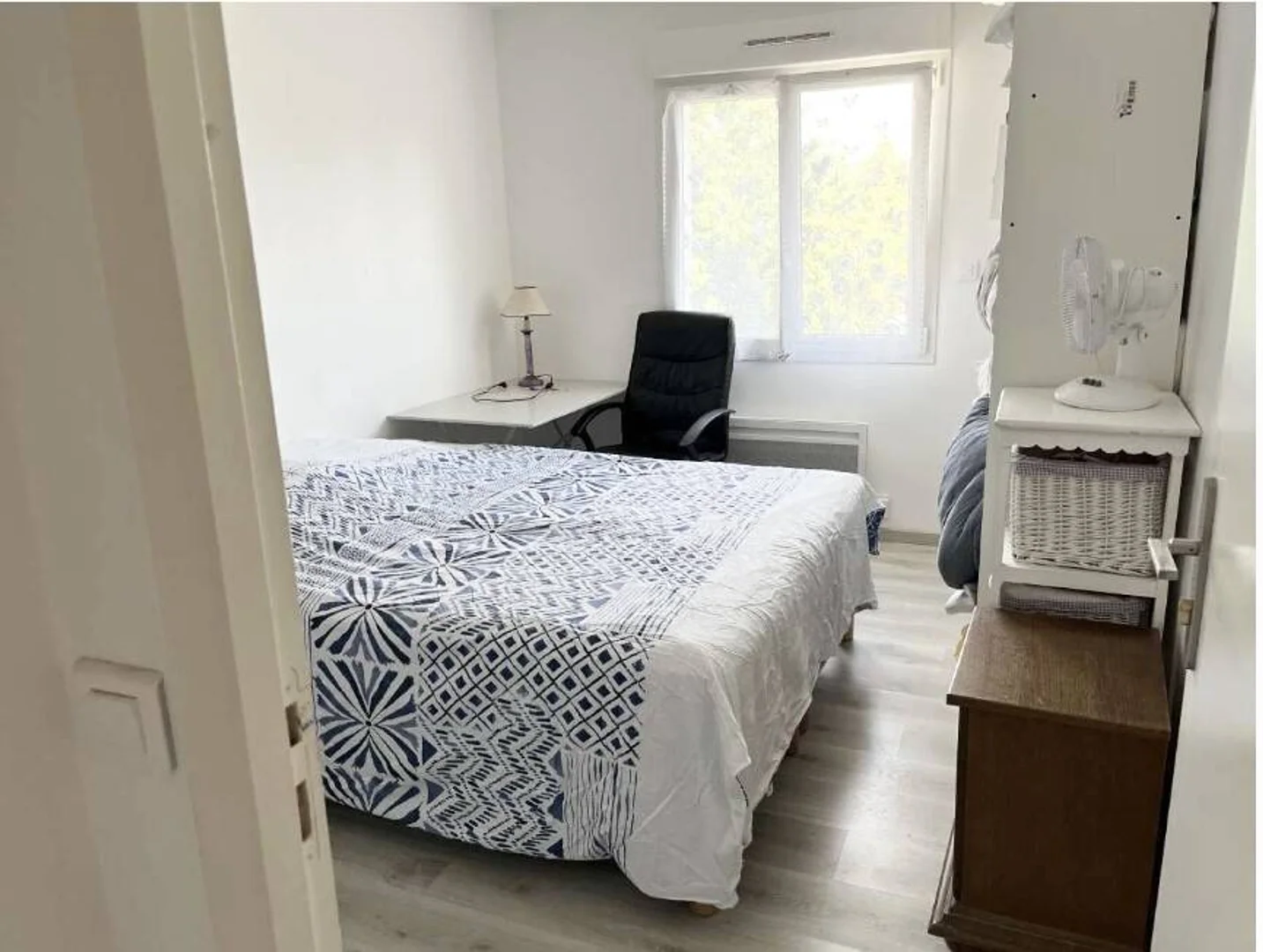 Quarto amigo do estudante em  com comodidades modernas