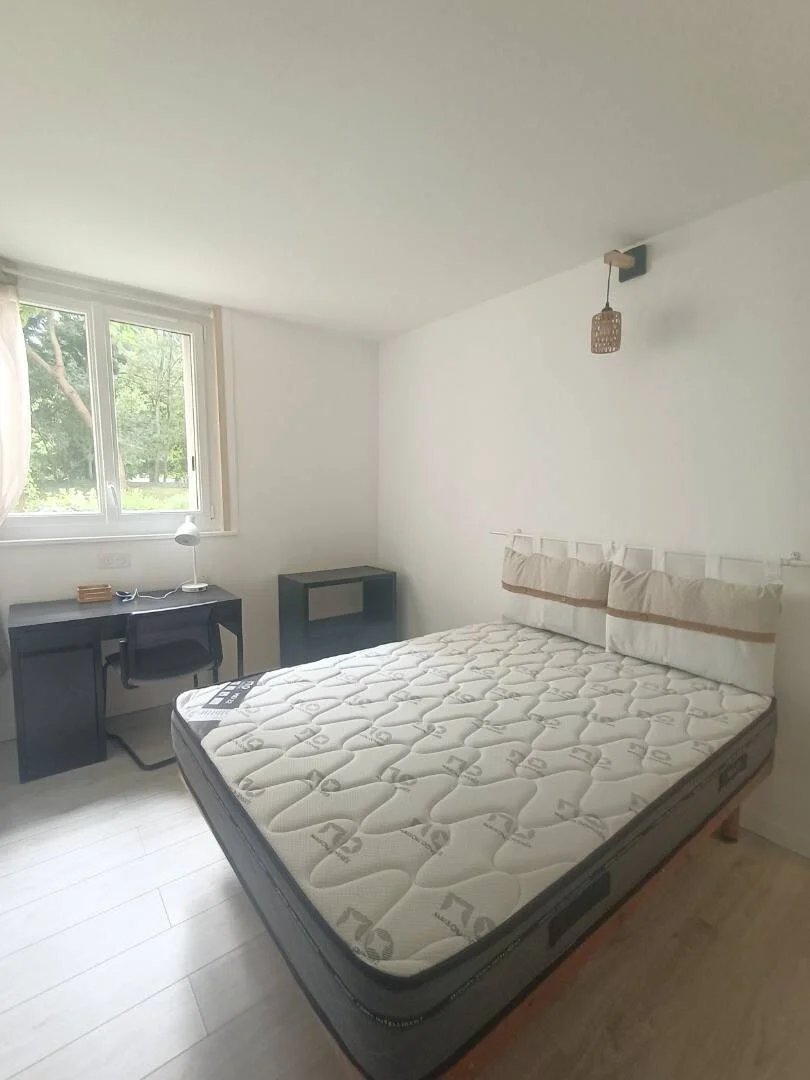 Bright and airy student room with easy university access in 