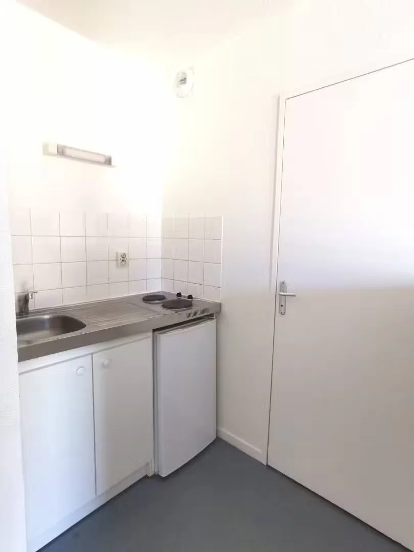 Camera per studenti in  con area studio e servizi in comune