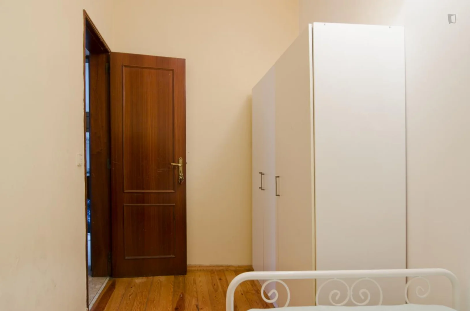 Comfortable and spacious student room in 