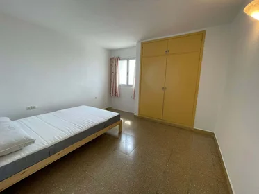 Stanza privata in C. de Eufemiano Jurado, 35016 Las Palmas de Gran Canaria, Las Palmas, España, immagine 3 di 16