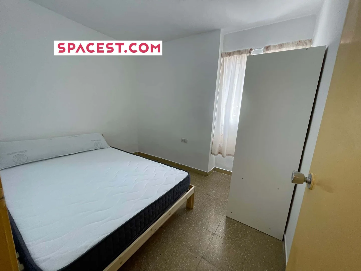 Komfortables und geräumiges Studentenzimmer in 