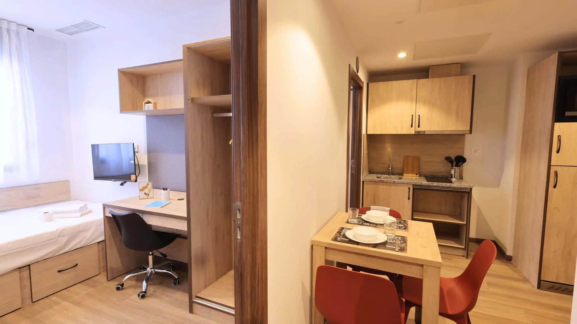 Quarto para alugar em apartamento de estudantes em , totalmente mobilado