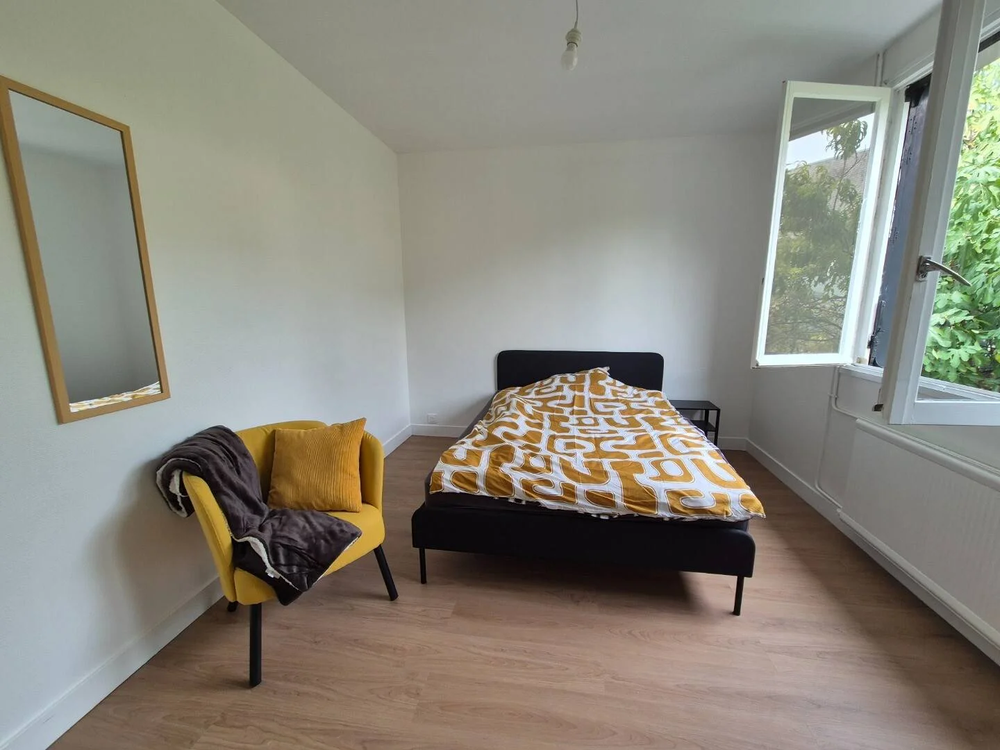 Comfortable and spacious student room in 