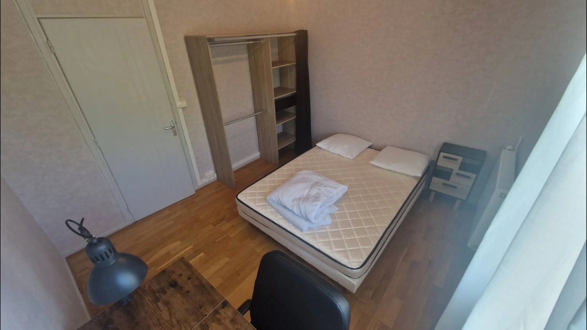 Habitación estudiantil económica con ubicación conveniente en 