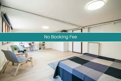 Private room at Via Silvio Trentin, 30171 Venezia VE, Italy, image 1 of 12