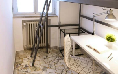 Habitación en alquiler con cama doble {area}