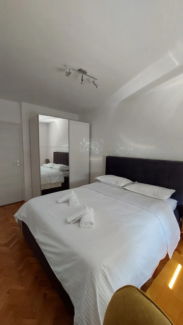 Ulica Gradiščanskih Hrvata 12