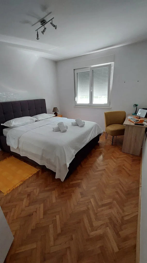 Ulica Gradiščanskih Hrvata 12