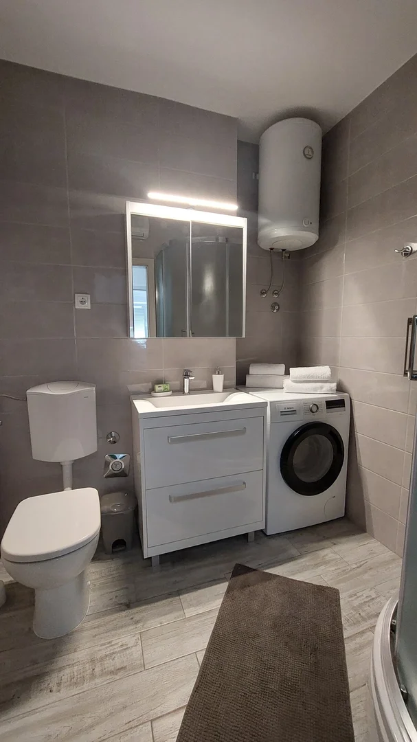 Ulica Gradiščanskih Hrvata 12