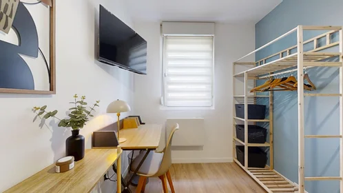 Private room at 98 Avenue de Strasbourg, image 13 of 14