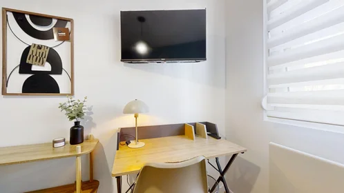 Private room at 98 Avenue de Strasbourg, image 14 of 14