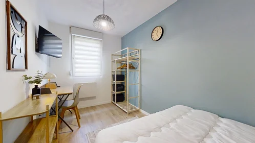 Private room at 98 Avenue de Strasbourg, image 9 of 14