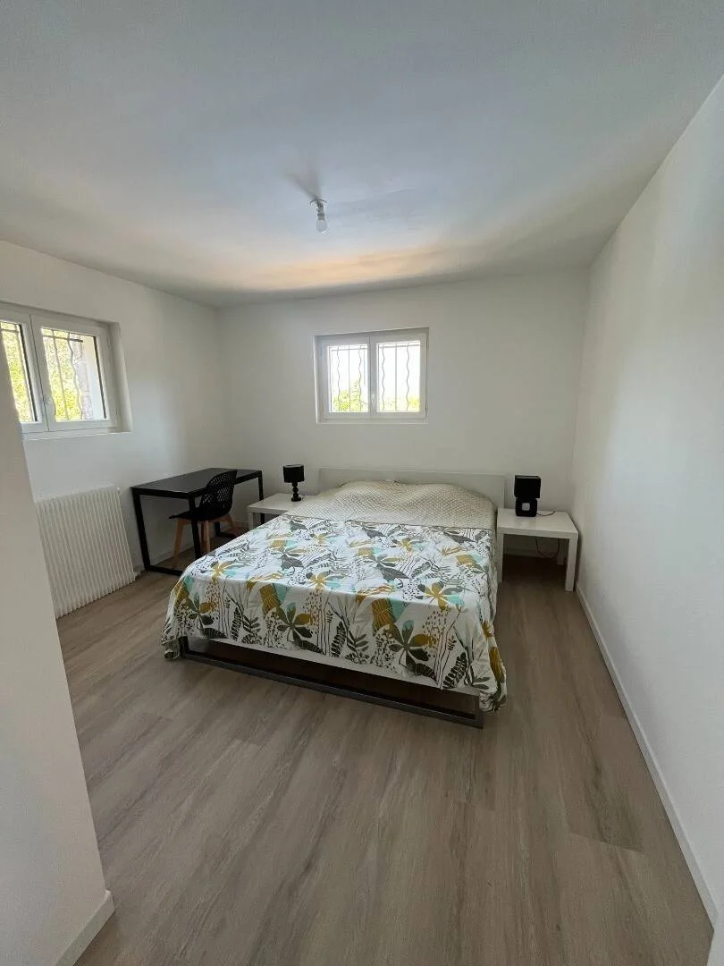 Bright and airy student room with easy university access in 