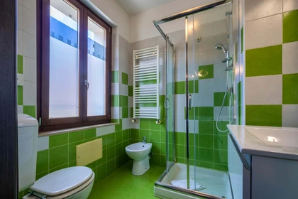 Chambre privée à Via Campagnol di Tombetta, 37134 Verona VR, Italy, image 5 de 12
