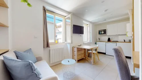 Apartamento inteiro em Rue Jouffroy, La Terrasse-Bel Air-Carnot-Montaud, imagem 1 de 10