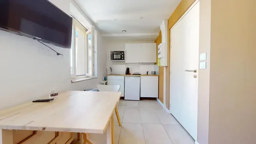 Apartamento inteiro em Rue Jouffroy, La Terrasse-Bel Air-Carnot-Montaud, imagem 3 de 10