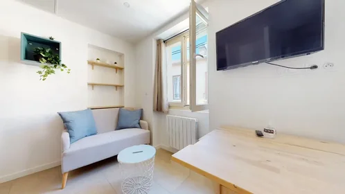 Apartamento inteiro em Rue Jouffroy, La Terrasse-Bel Air-Carnot-Montaud, imagem 7 de 10