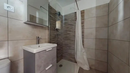 Apartamento inteiro em Rue Jouffroy, La Terrasse-Bel Air-Carnot-Montaud, imagem 9 de 10