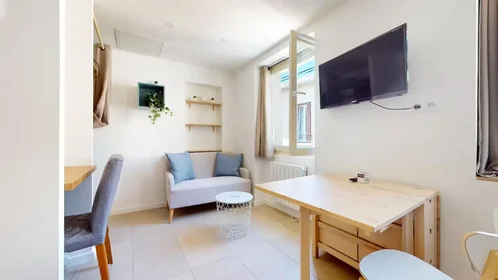 Apartamento inteiro em Rue Jouffroy, La Terrasse-Bel Air-Carnot-Montaud, imagem 10 de 10