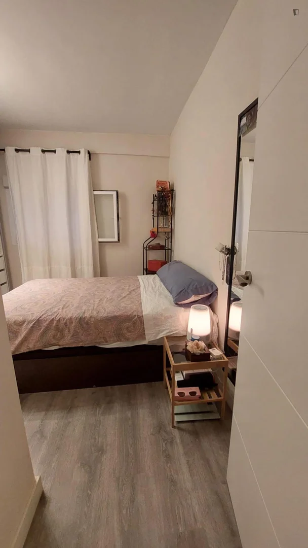 Comfortable and spacious student room in 
