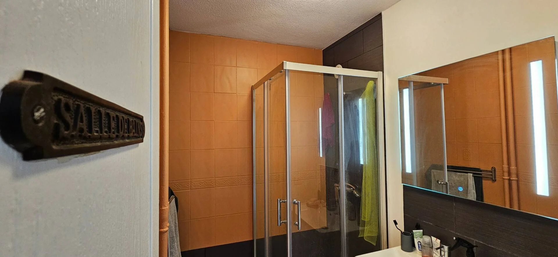 Habitación estudiantil económica cerca del campus en 
