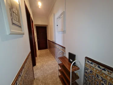 Stanza privata in Rua Barão Monte Pedral 7, immagine 16 di 26