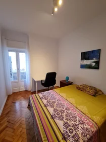 Stanza privata in Rua Barão Monte Pedral 7, immagine 3 di 26