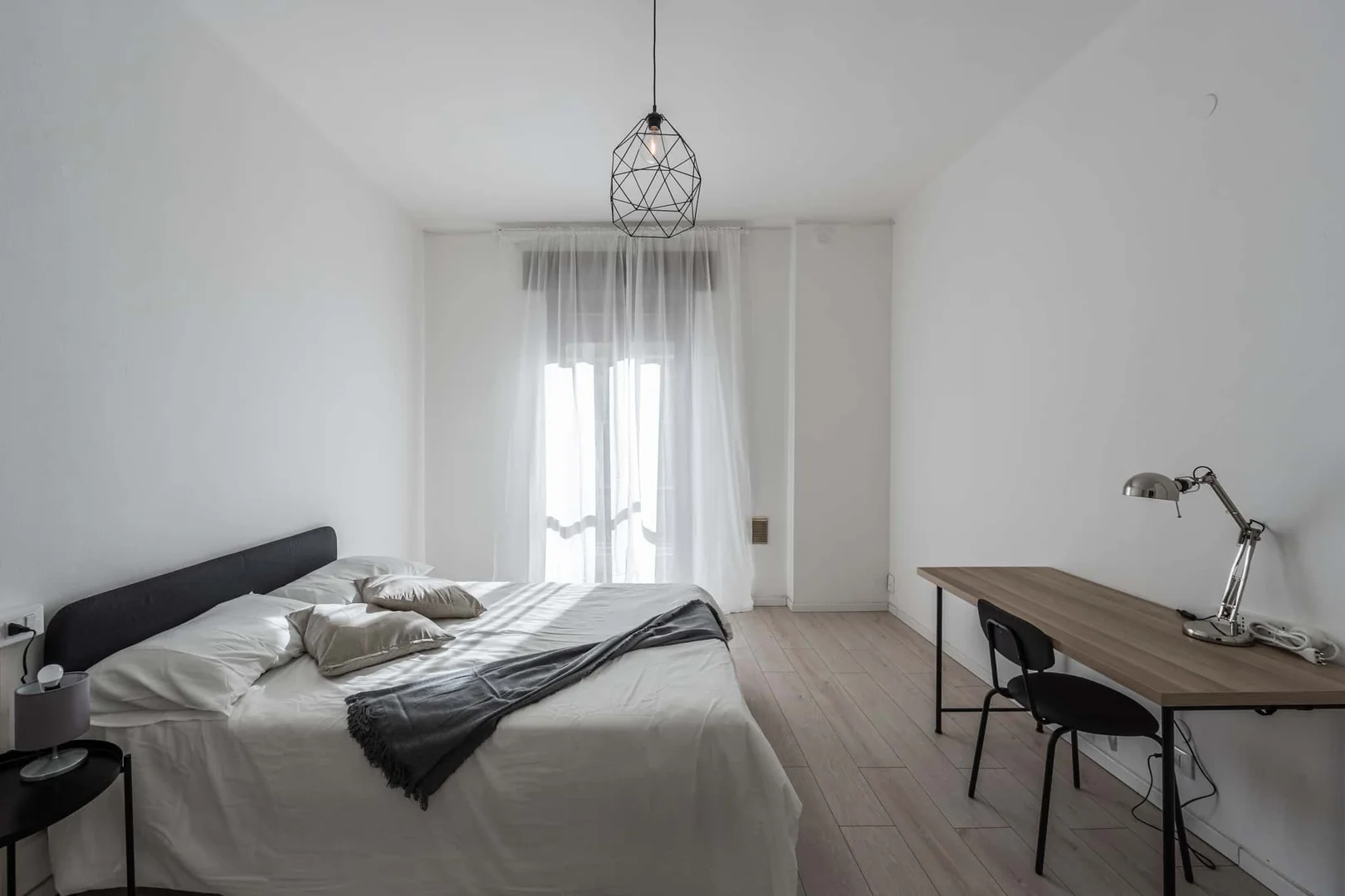 Student-friendly room in with modern amenities