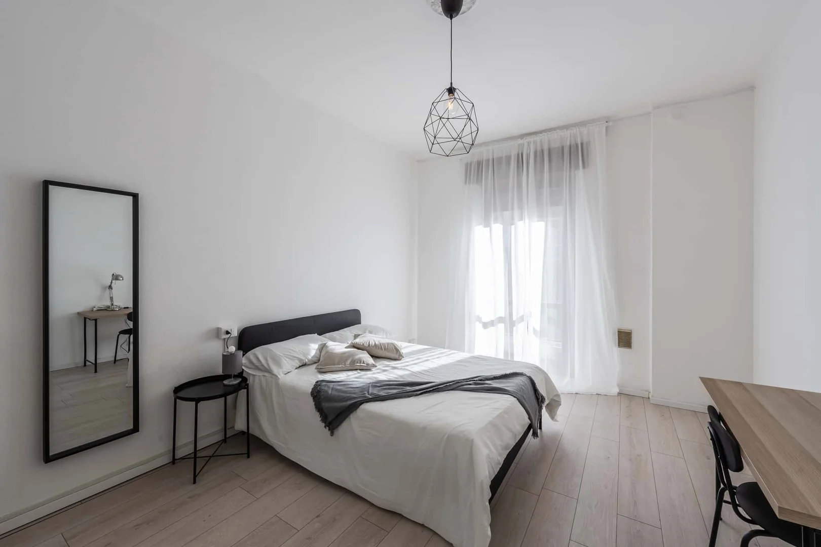 Cozy room for students available in