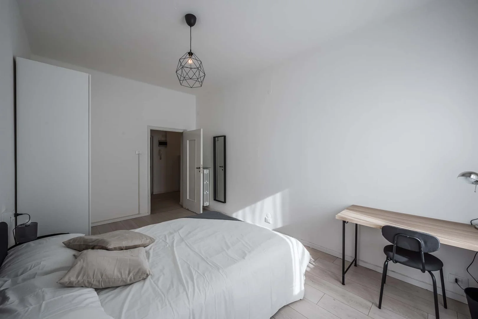 Student-friendly room in with modern amenities