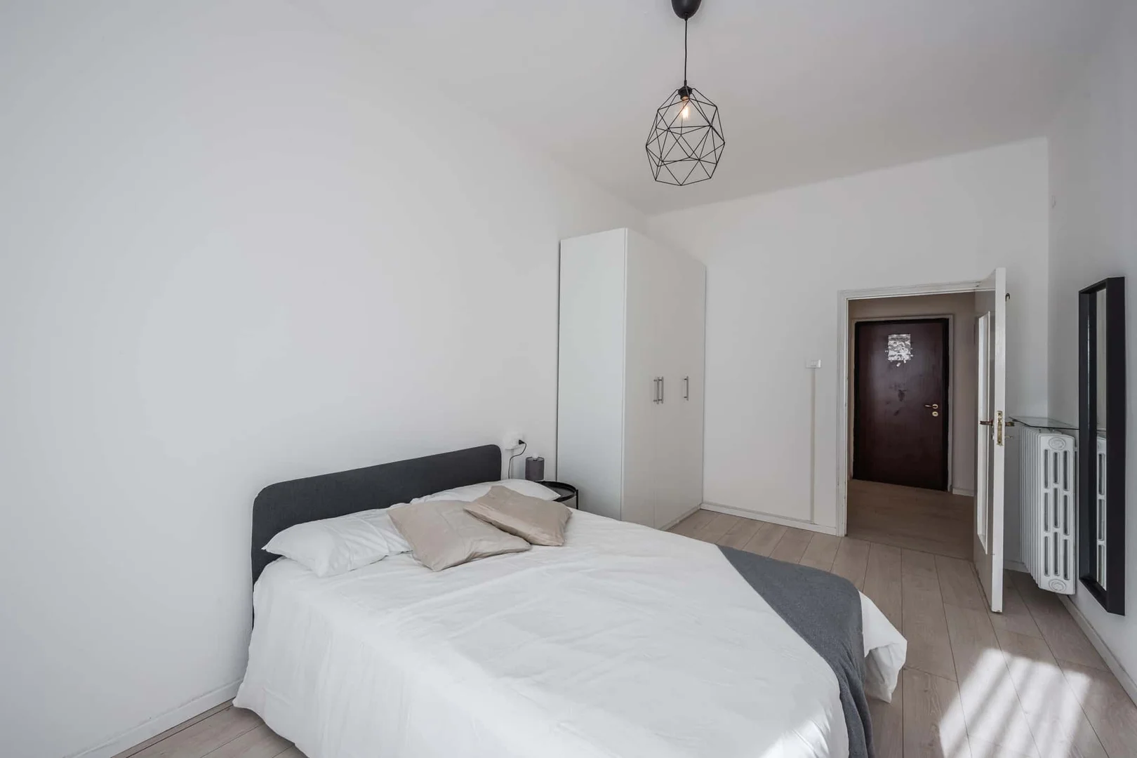 Room for rent in student apartment in , fully furnished