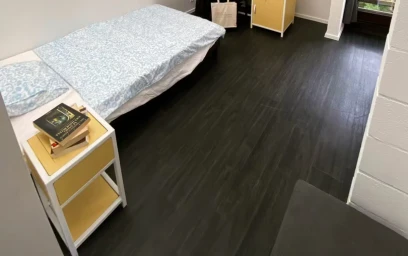 Quarto para alugar com cama de casal em {area}