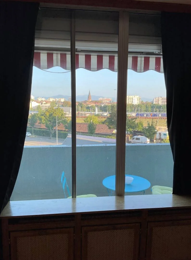 Quarto para alugar em apartamento de estudantes em , totalmente mobilado