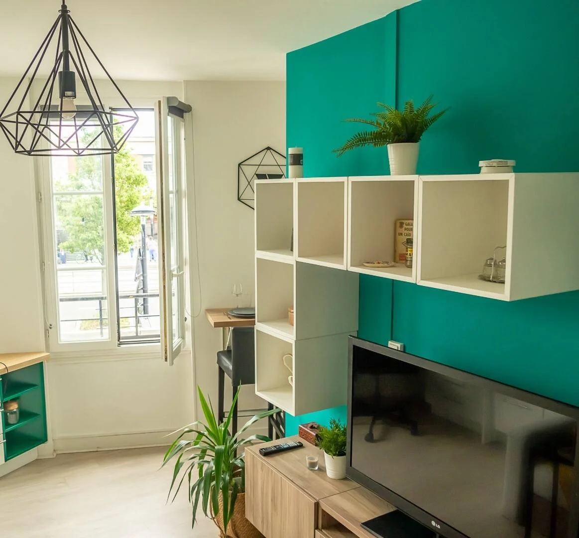 Chambre d'étudiant lumineuse et aérée avec accès facile à l'université dans 