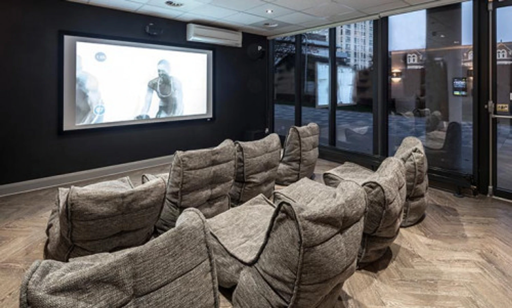 Comfortable and spacious student room in 