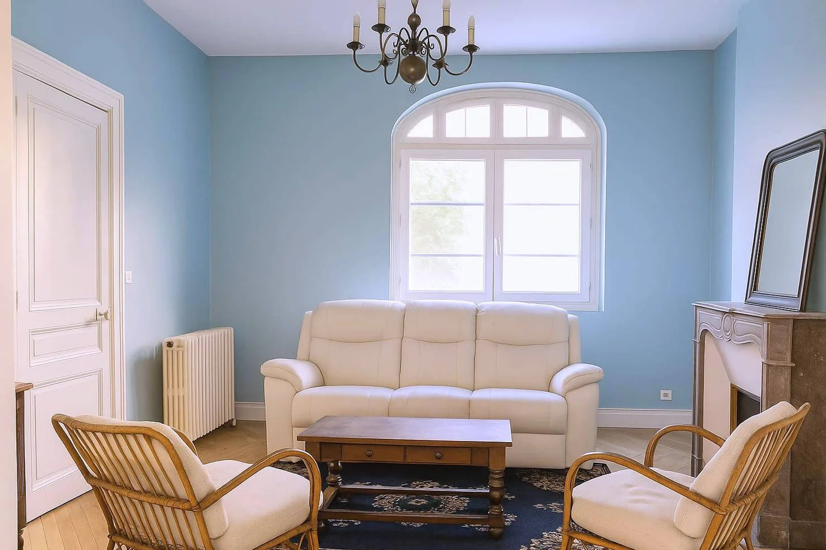 Chambre confortable pour étudiants disponible dans 