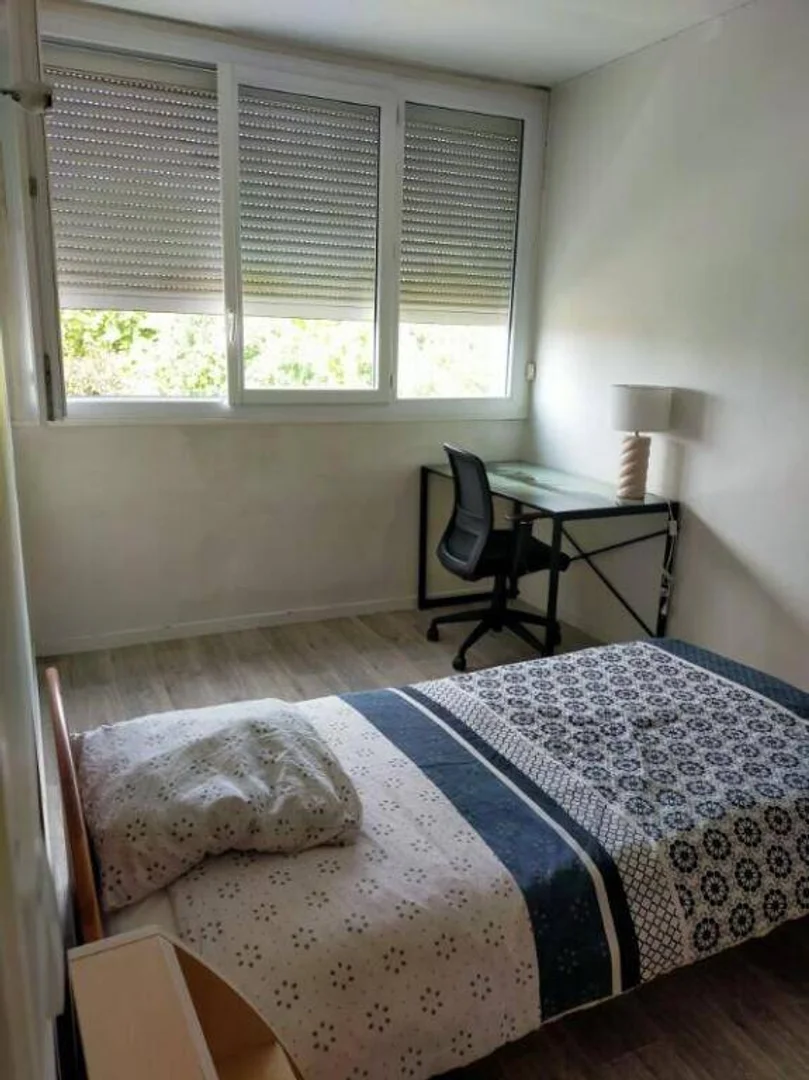 Zimmer in Studentenwohnung in  zu vermieten, voll möbliert