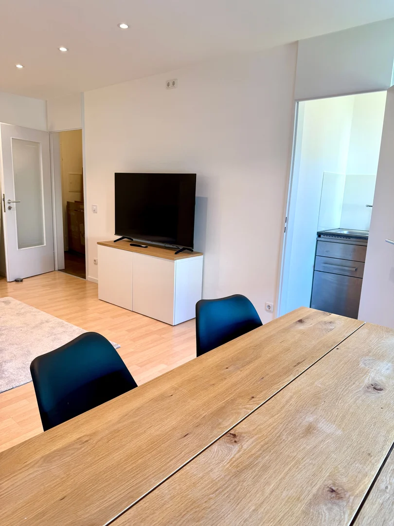 Student-friendly room in  with modern amenities