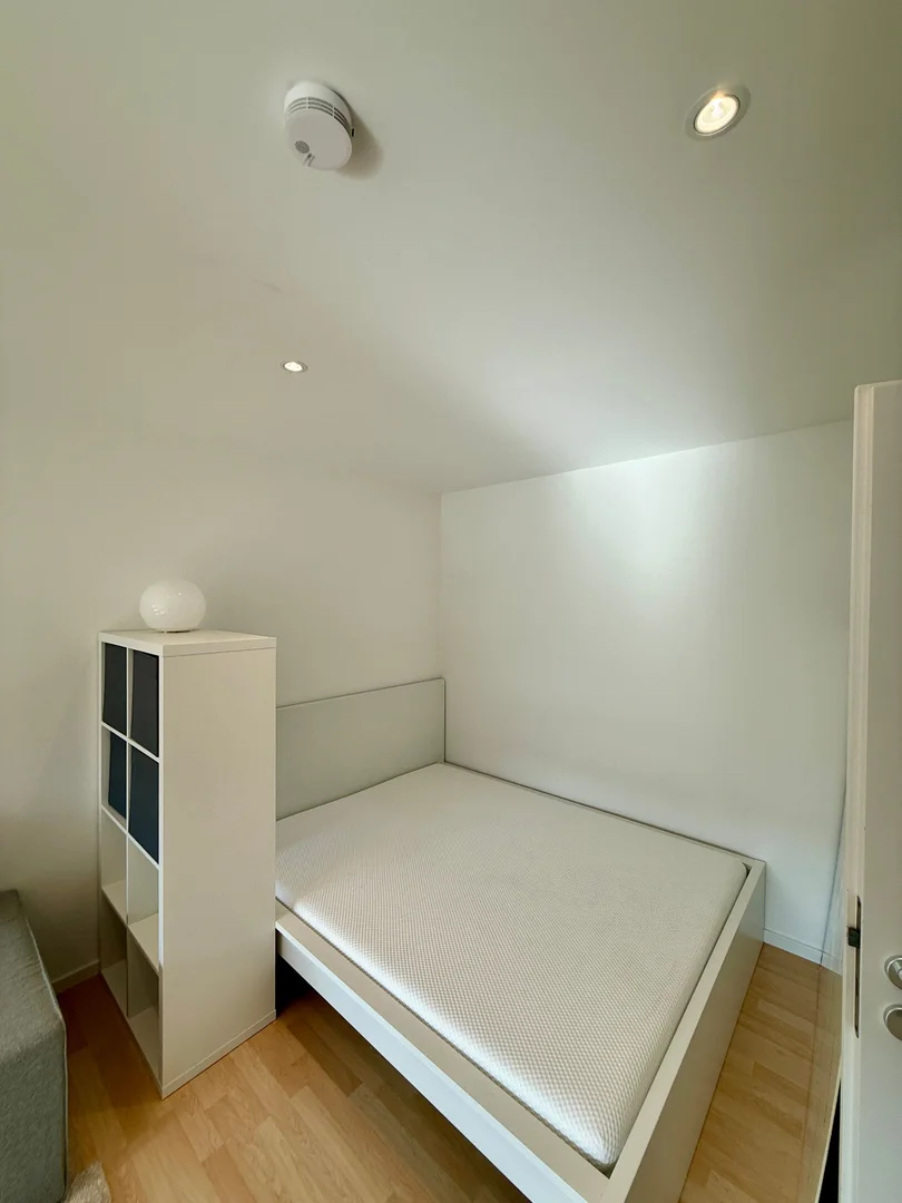 Functional student room perfect for studying in 